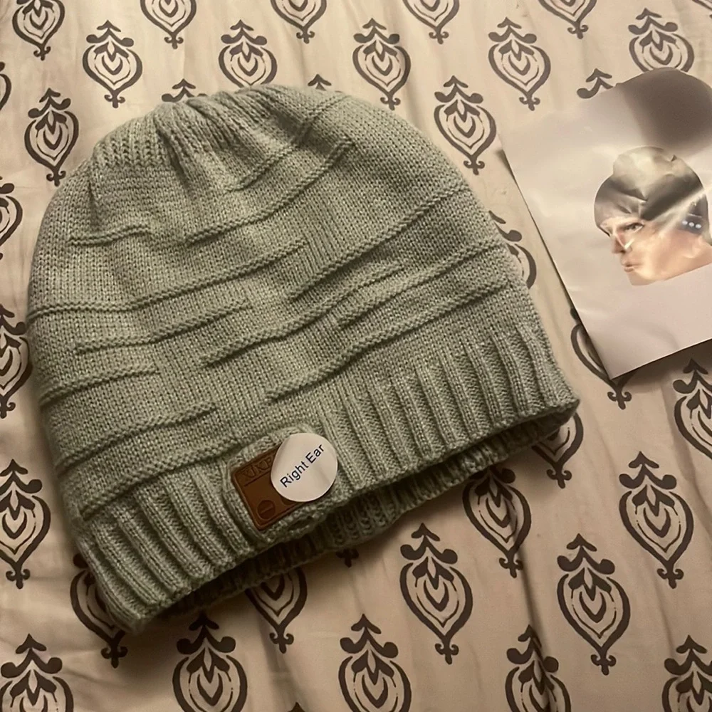 Bluetooth hat - Picture 1 of 3
